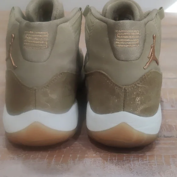 Jordan 11's Olive Lux - Picture 2 of 11